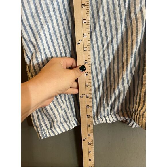 Who What Wear 100% cotton button down cropped shirt. Size XL - Picture 4 of 5